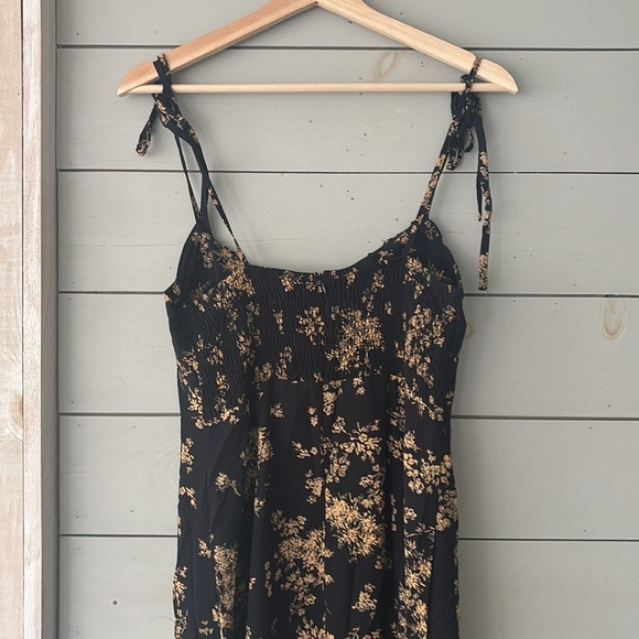 Floral Midi Boutique Dress – Size Medium - Picture 7 of 9